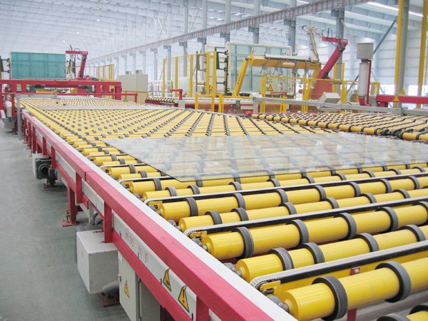 大牌鏡業(yè)-大玻璃生產(chǎn)